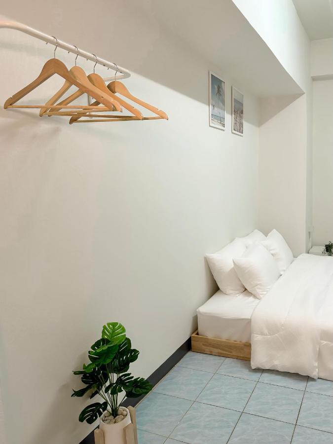 Montana Hotel & Hostel Phuket Karon Buitenkant foto