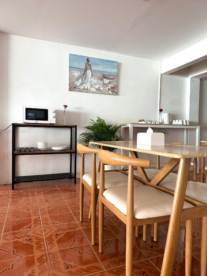Montana Hotel & Hostel Phuket Karon Buitenkant foto