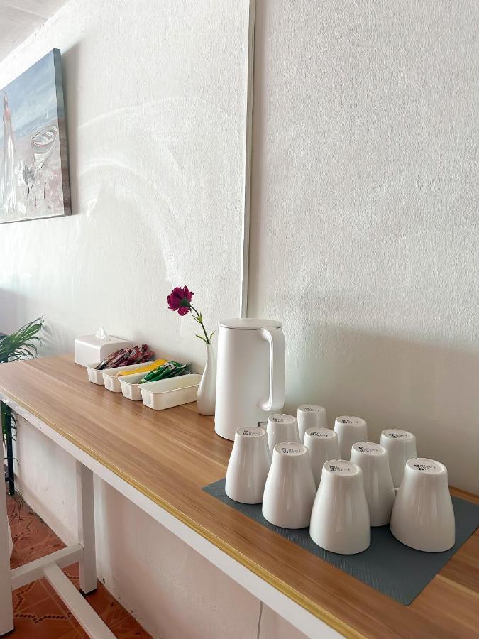 Montana Hotel & Hostel Phuket Karon Buitenkant foto