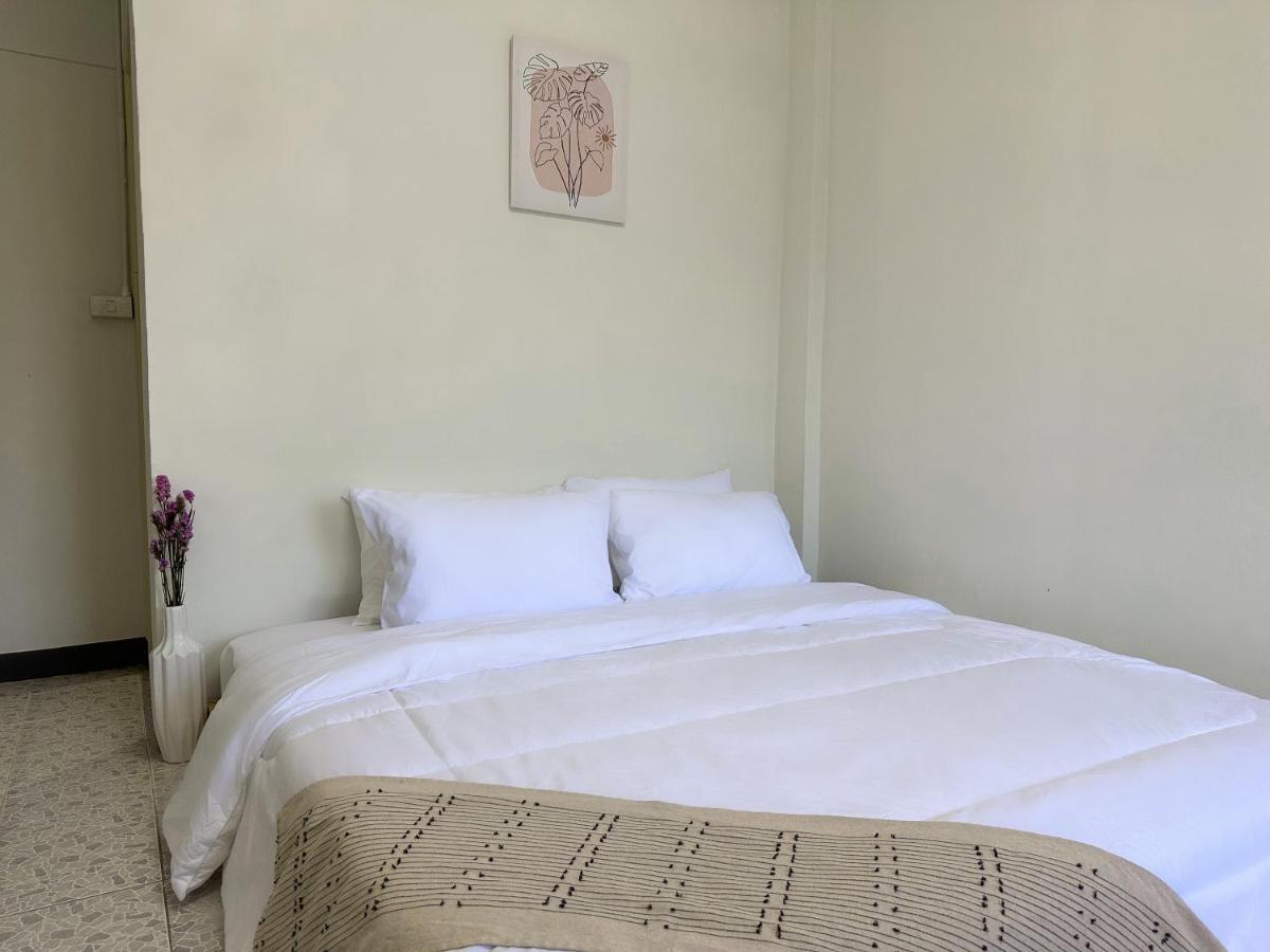 Montana Hotel & Hostel Phuket Karon Buitenkant foto