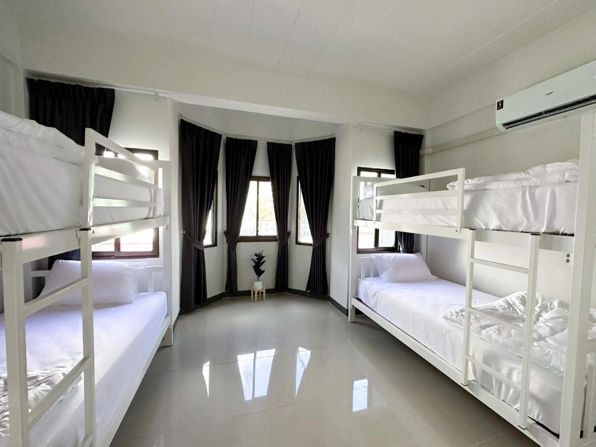 Montana Hotel & Hostel Phuket Karon Kamer foto