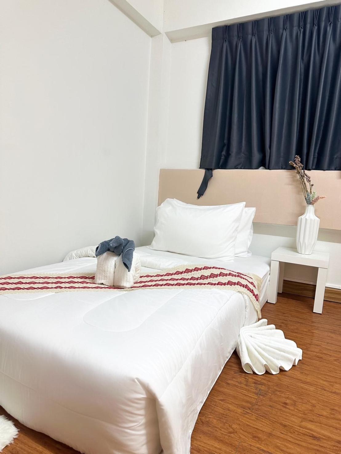 Montana Hotel & Hostel Phuket Karon Buitenkant foto