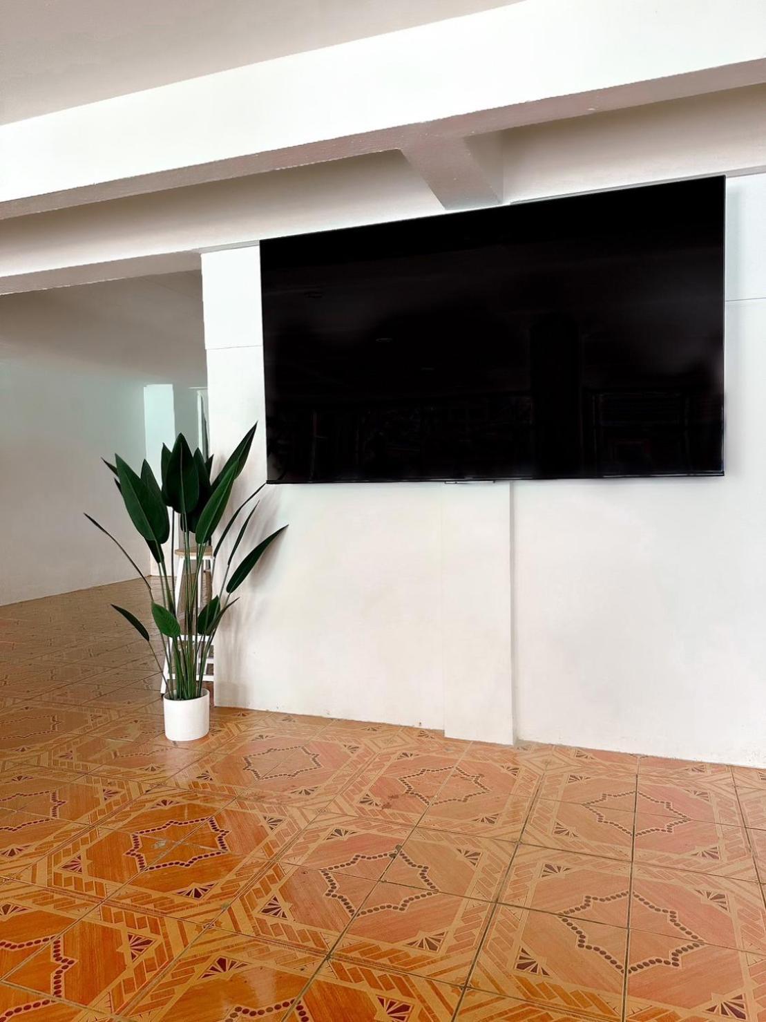 Montana Hotel & Hostel Phuket Karon Buitenkant foto