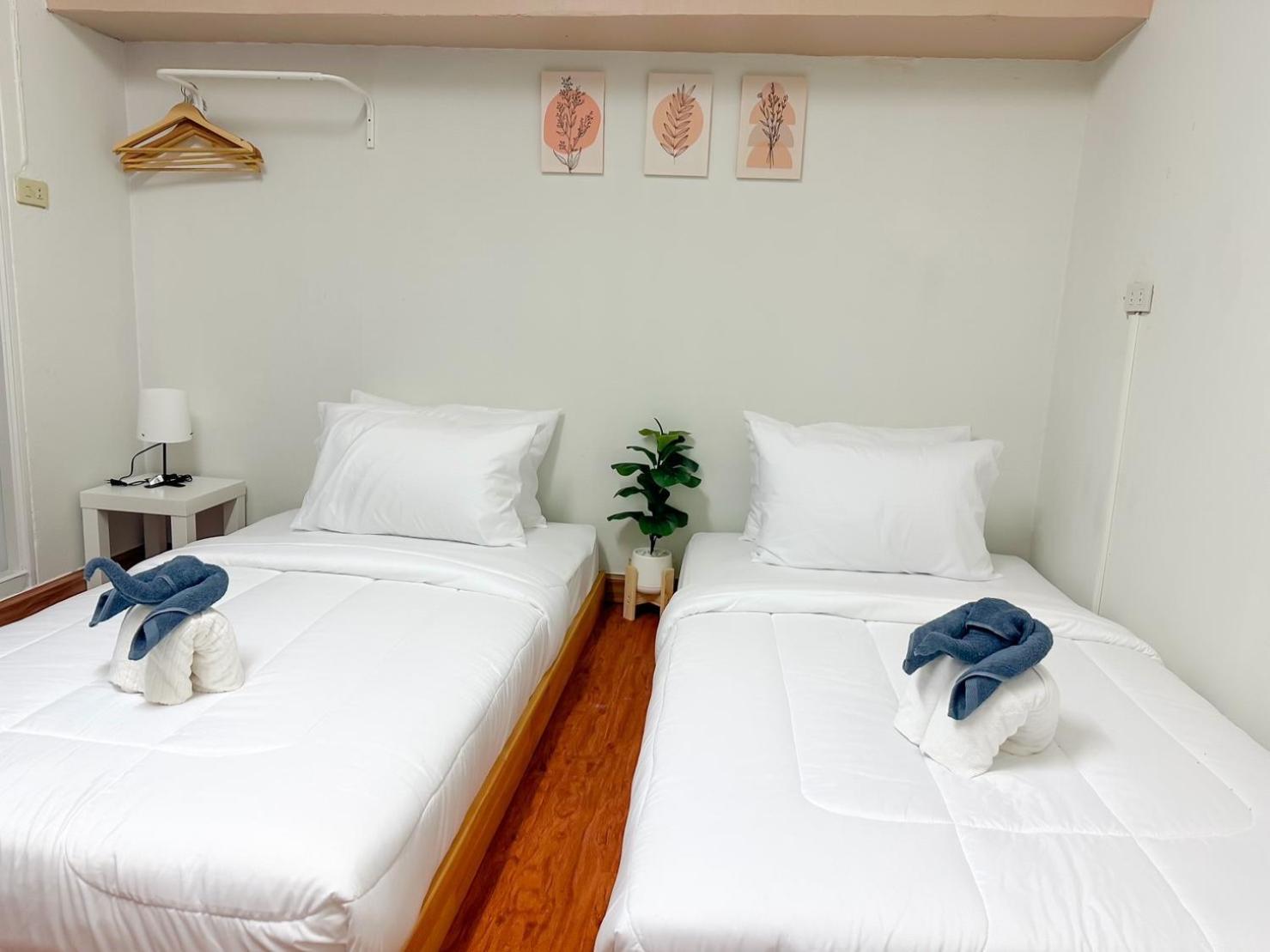 Montana Hotel & Hostel Phuket Karon Buitenkant foto