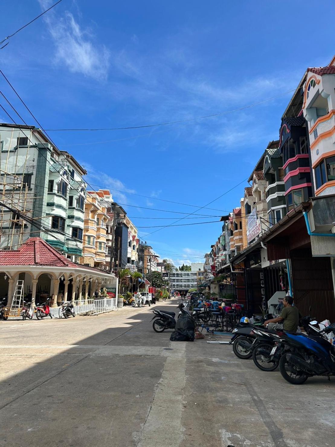 Montana Hotel & Hostel Phuket Karon Buitenkant foto