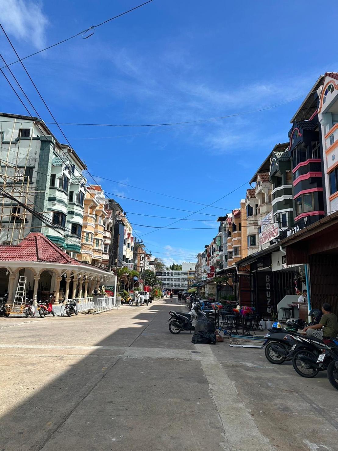 Montana Hotel & Hostel Phuket Karon Buitenkant foto